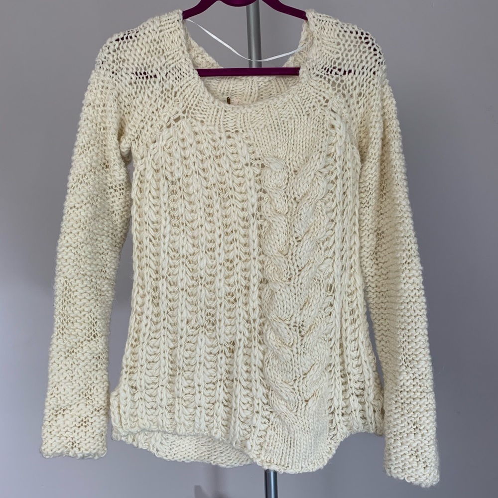 Free People Chunky Knit Sweater in Off-white. M